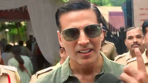 Happy Akshay Kumar votes in his first election as an Indian citizen. Elections for the Lok Sabha in 2024. Watch